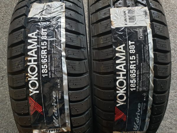 2x Yokohama 185/65R15 88T WDrive V903 Winterbanden Dot 2010, marge factuur.