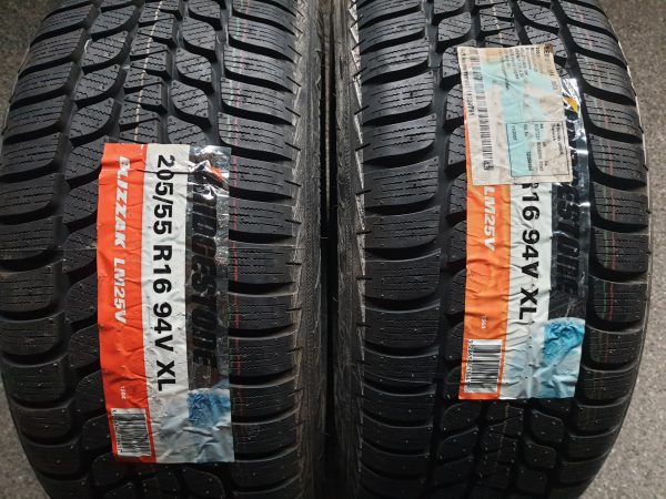 2x Bridgestone 205/55R16 94V LM25 XL Winterbanden Dot 2007, marge factuur.