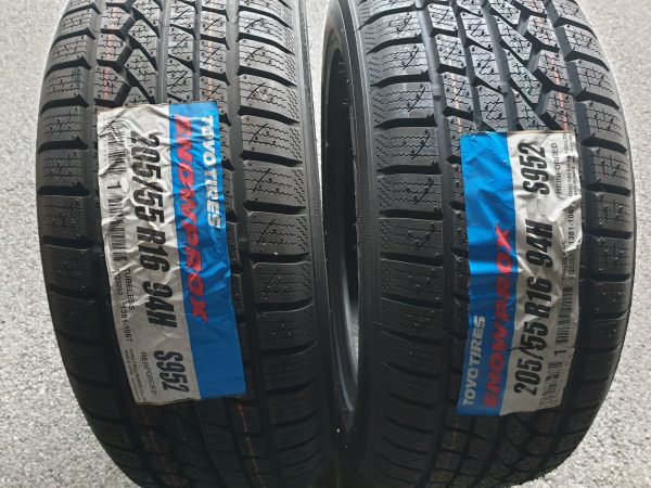 2x Toyo 205/55R16 94H Snowprox S952 XL Winterbanden Dot 2010, marge factuur.