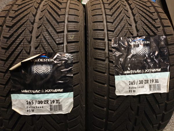 2x Vredestein 265/30R19 93W Wintrac Xtreme Winterbanden Dot 2010, marge factuur.