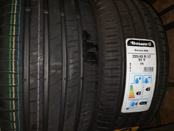 2x Barum 225/45R17 91Y Bravuris-3 Zomerbanden Dot 2014, marge factuur.