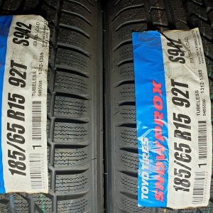 2x Toyo 185/65R15 92T Snowprox S942 XL Winterbanden Dot 2010, marge factuur.