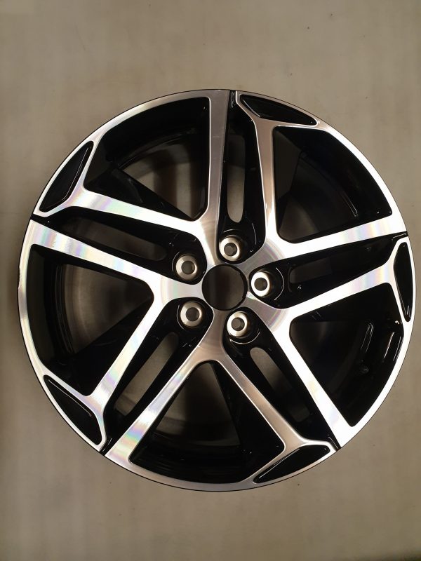 Velg Peugeot 308 9677999877 8j18 5×108×58.1 ET48 99% nieuw, met een beschadiging, marge factuur.